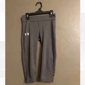 Girls under armor grey Capri leggings